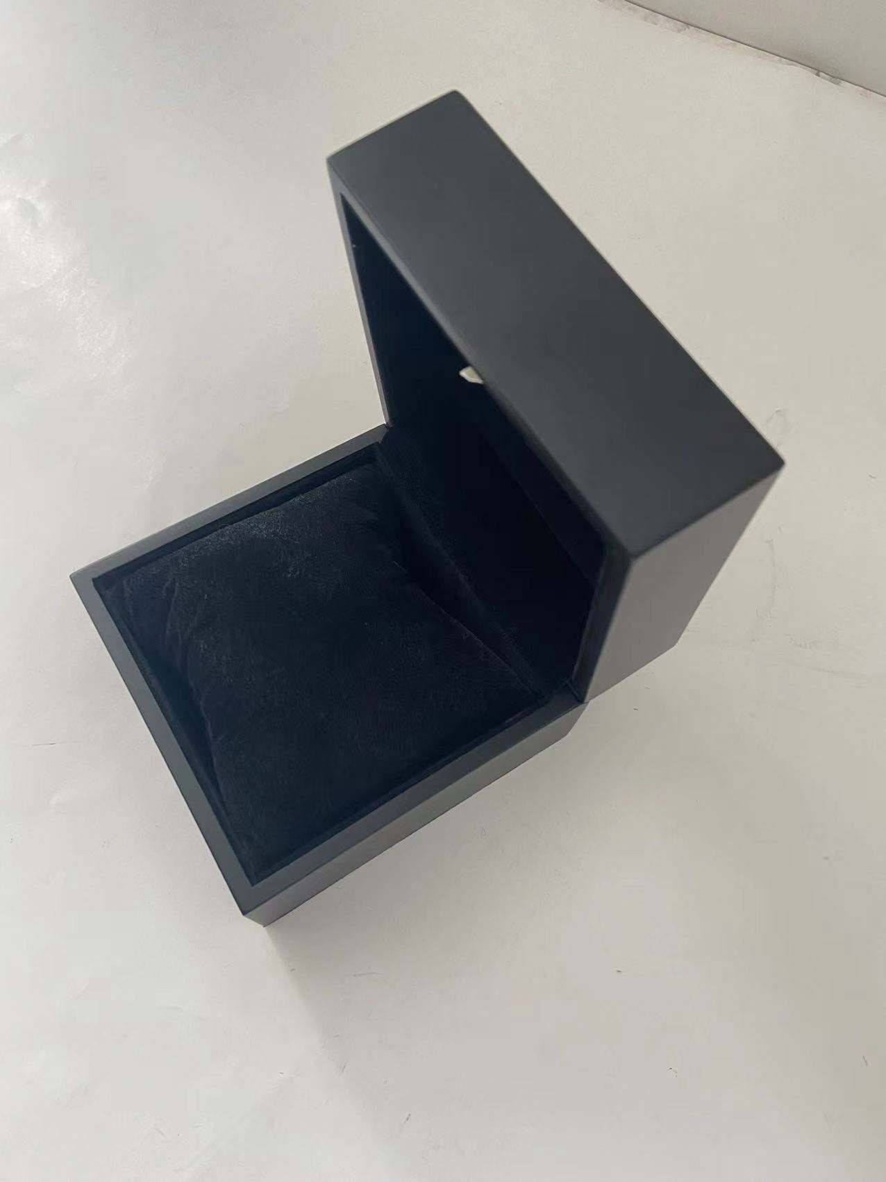 GSS Club Lacquered Packaging Single Watch Package Box With a pillow - 图片 4