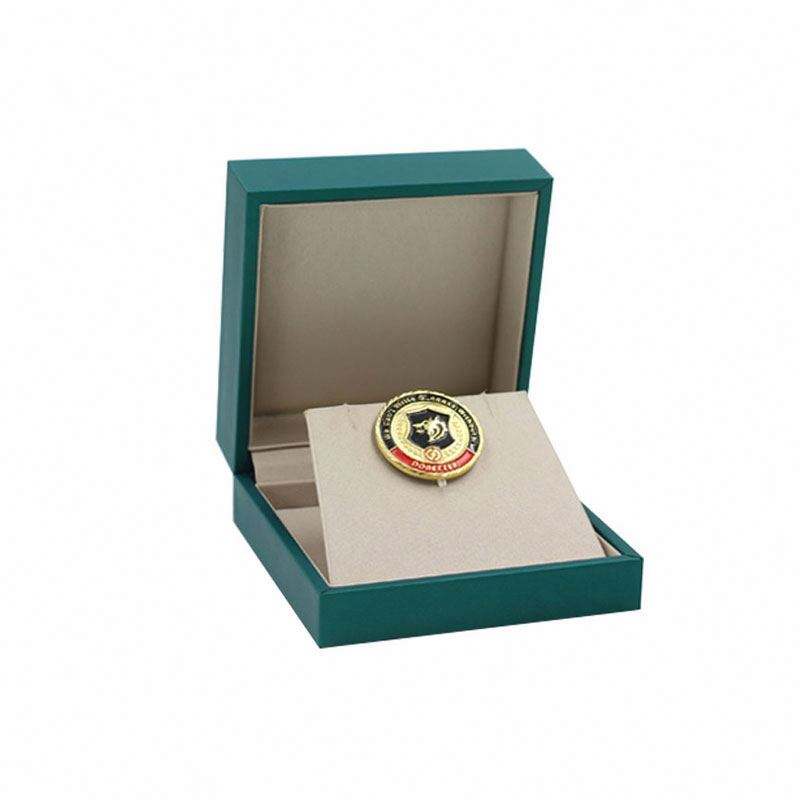 High quality green luxury jewelry packaging box customers - Image 3