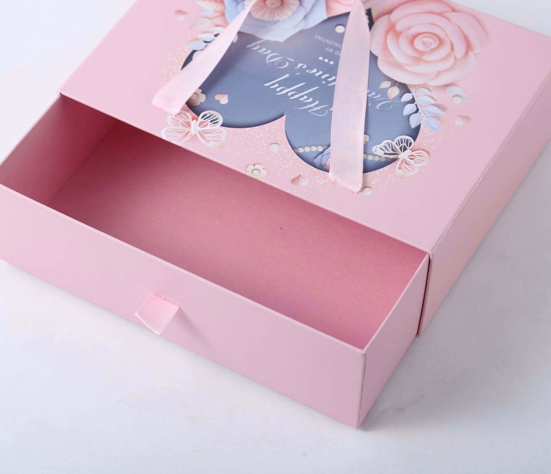 Wholesale Pink Valentine's Day Gift Packaging Box Girl Heart Rectangle Gift Drawer Box With Handle Cardboard Gift Packaging Box - Image 3