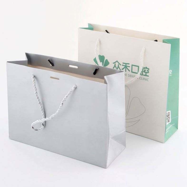 BTO Clothes Bags Paper Pack Paper Bag Custom Luxury Black Clothes Store Retail Packaging Gift Carry Bags Boutique Shopping Paper - 图片 5