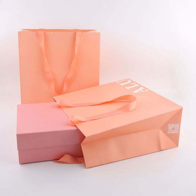 BTO Luxury Paper Carrier Kraft Bags Boutique Bags Matte Black Paper Bag With Your Own Logo - Image 4