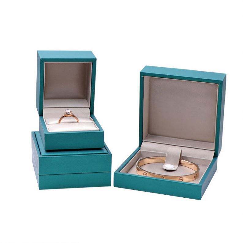 High quality green luxury jewelry packaging box customers - Image 5